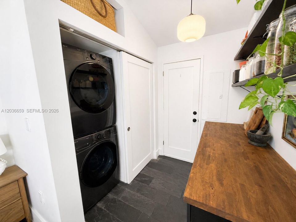 En Venta: $899,000 (3 camas, 2 baños, 970 Pies cuadrados)