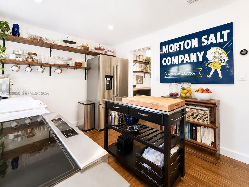 En Venta: $899,000 (3 camas, 2 baños, 970 Pies cuadrados)