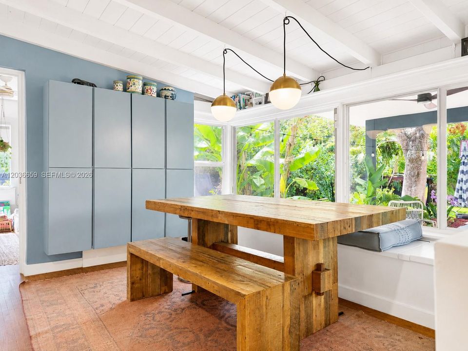En Venta: $899,000 (3 camas, 2 baños, 970 Pies cuadrados)