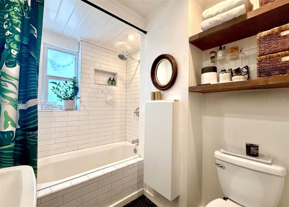 En Venta: $899,000 (3 camas, 2 baños, 970 Pies cuadrados)