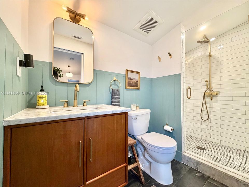 En Venta: $899,000 (3 camas, 2 baños, 970 Pies cuadrados)