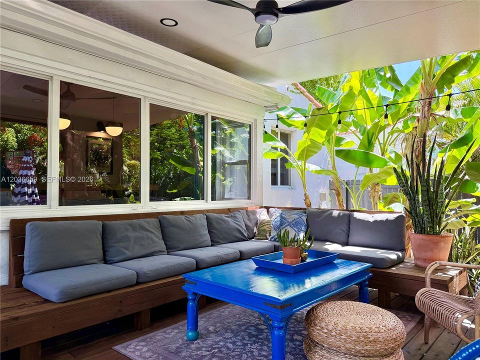 En Venta: $899,000 (3 camas, 2 baños, 970 Pies cuadrados)