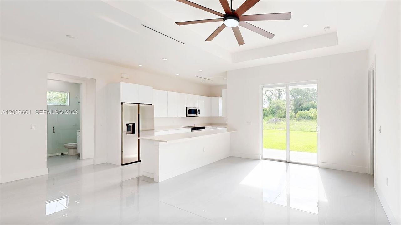 For Rent: $2,200 (3 beds, 2 baths, 1635 Square Feet)
