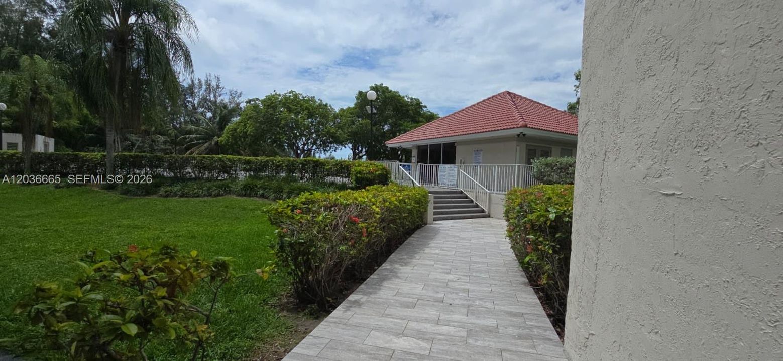 pass way to pool