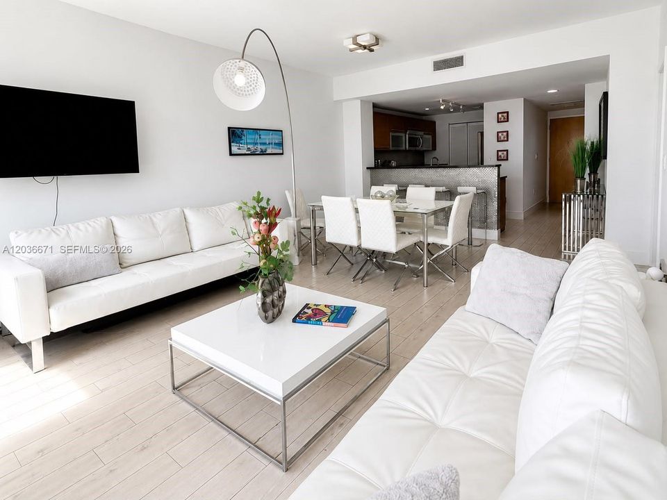 For Sale: $380,000 (1 beds, 1 baths, 802 Square Feet)