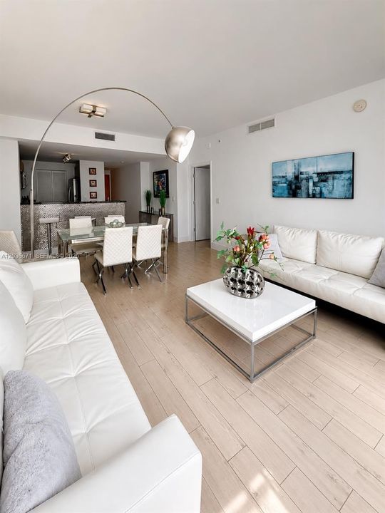 For Sale: $380,000 (1 beds, 1 baths, 802 Square Feet)