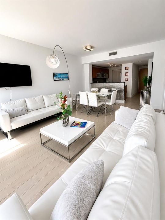 For Sale: $380,000 (1 beds, 1 baths, 802 Square Feet)