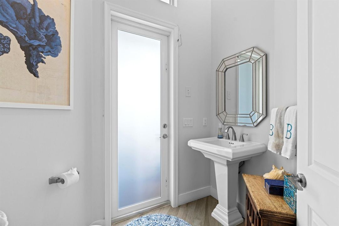 Cabana Bath-Guest Bathroom
