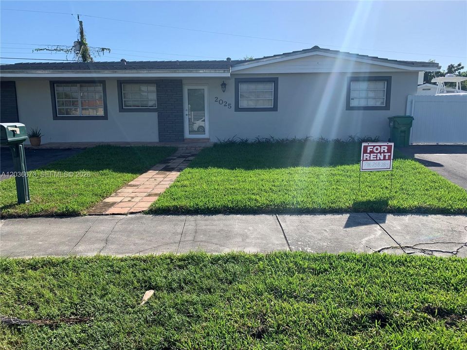 For Rent: $4,100 (3 beds, 2 baths, 1851 Square Feet)
