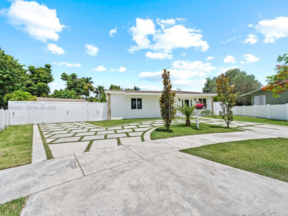 For Rent: $4,850 (4 beds, 2 baths, 2002 Square Feet)
