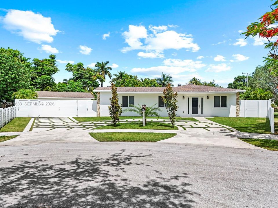 For Rent: $4,850 (4 beds, 2 baths, 2002 Square Feet)