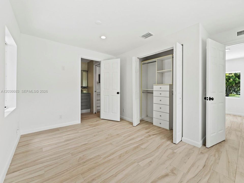For Rent: $4,850 (4 beds, 2 baths, 2002 Square Feet)