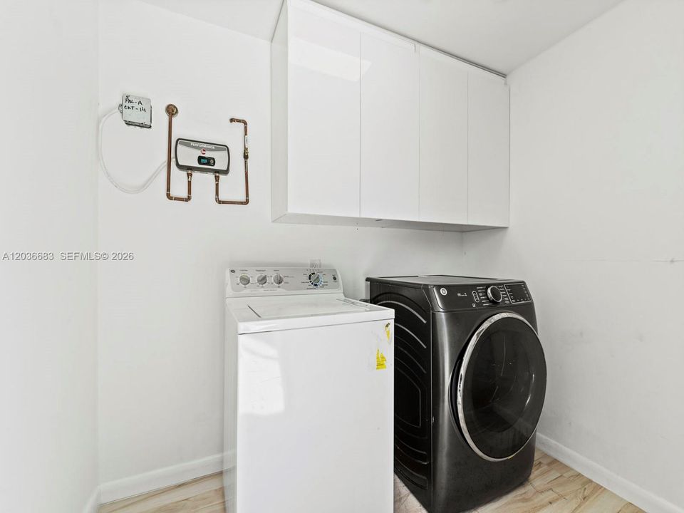 For Rent: $4,850 (4 beds, 2 baths, 2002 Square Feet)