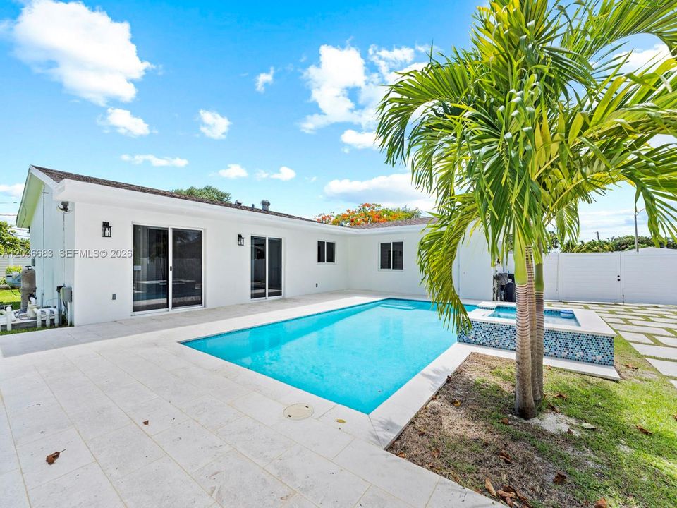 For Rent: $4,850 (4 beds, 2 baths, 2002 Square Feet)