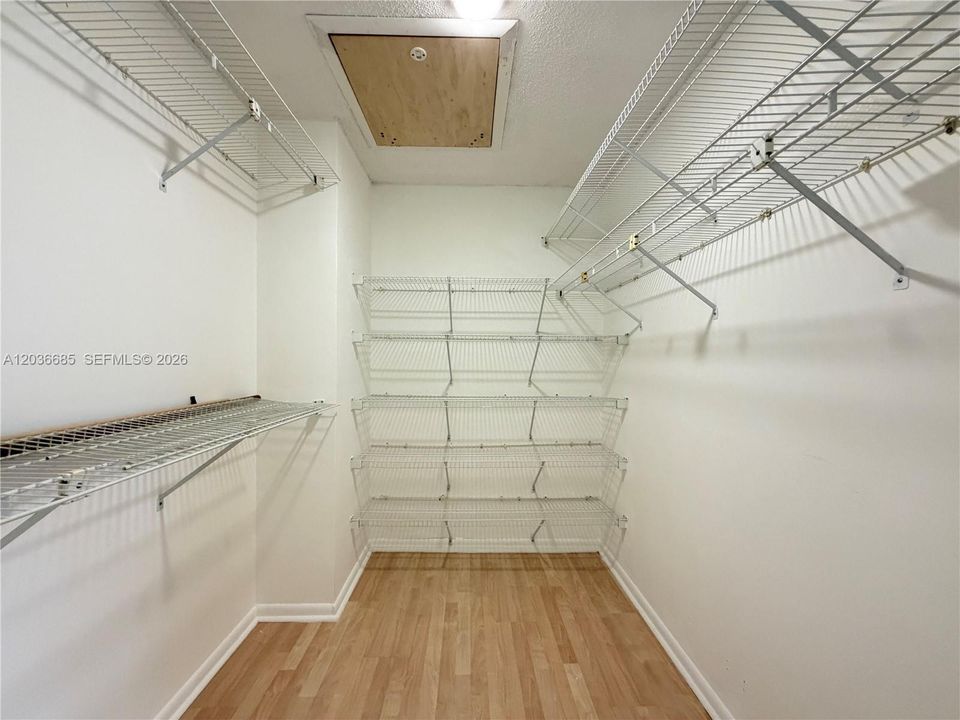 For Rent: $4,990 (4 beds, 2 baths, 1600 Square Feet)