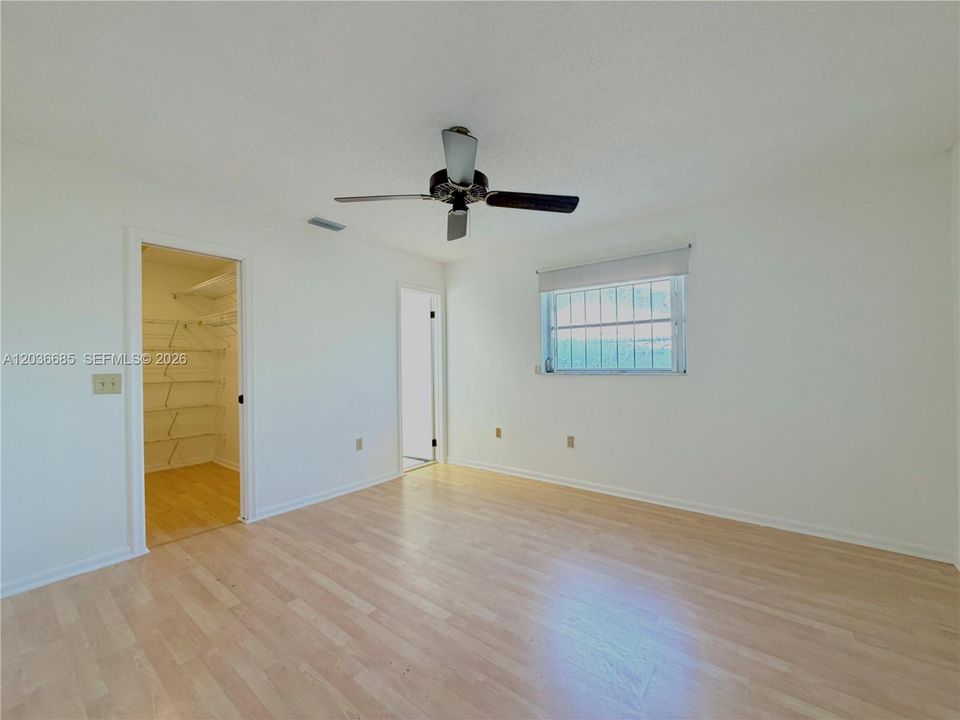For Rent: $4,990 (4 beds, 2 baths, 1600 Square Feet)