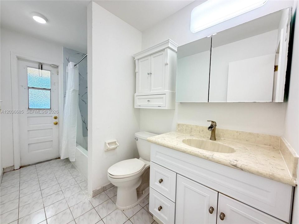 For Rent: $4,990 (4 beds, 2 baths, 1600 Square Feet)