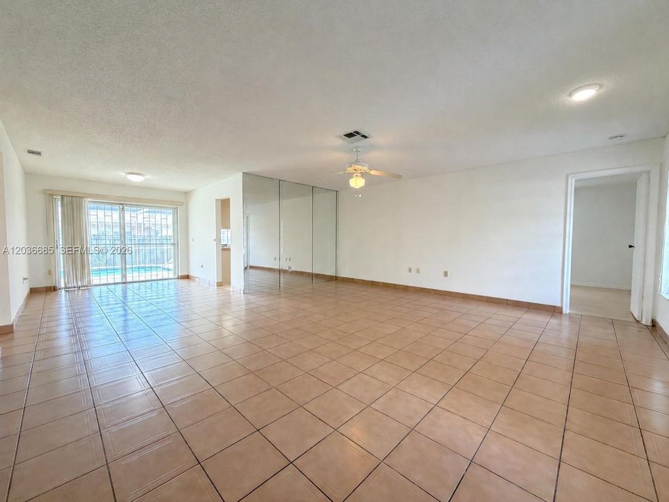For Rent: $4,990 (4 beds, 2 baths, 1600 Square Feet)