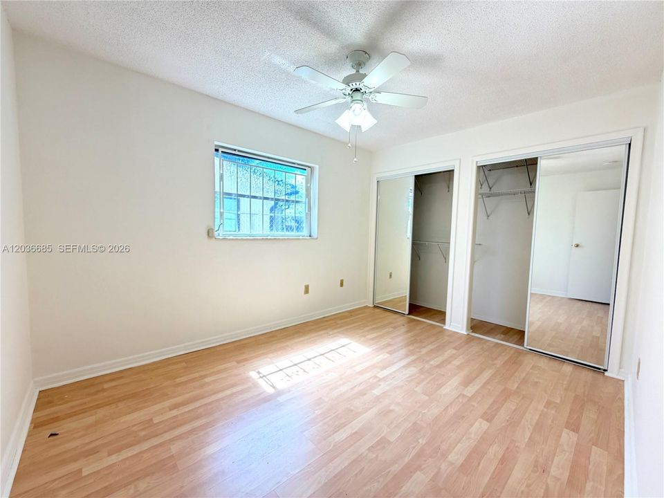 For Rent: $4,990 (4 beds, 2 baths, 1600 Square Feet)