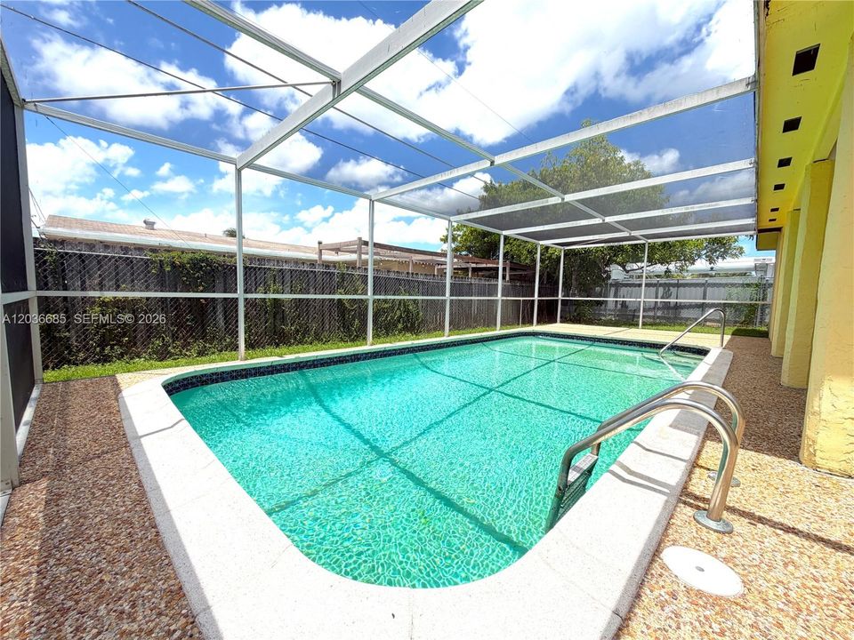 For Rent: $4,990 (4 beds, 2 baths, 1600 Square Feet)