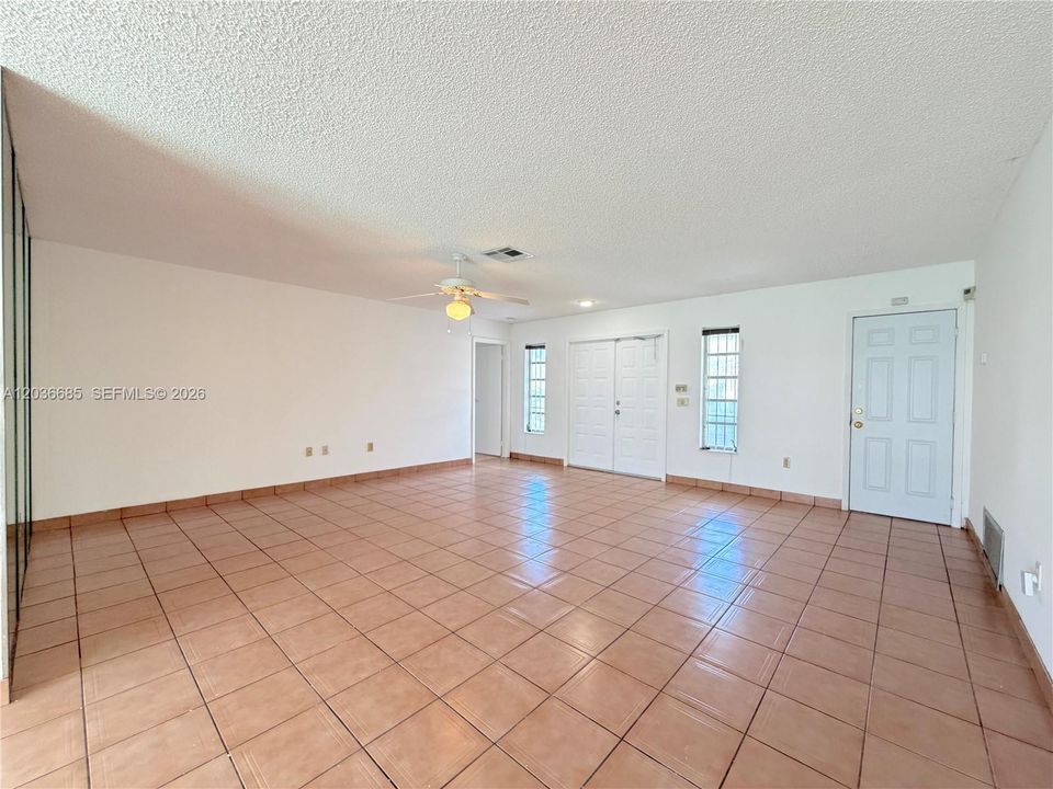 For Rent: $4,990 (4 beds, 2 baths, 1600 Square Feet)