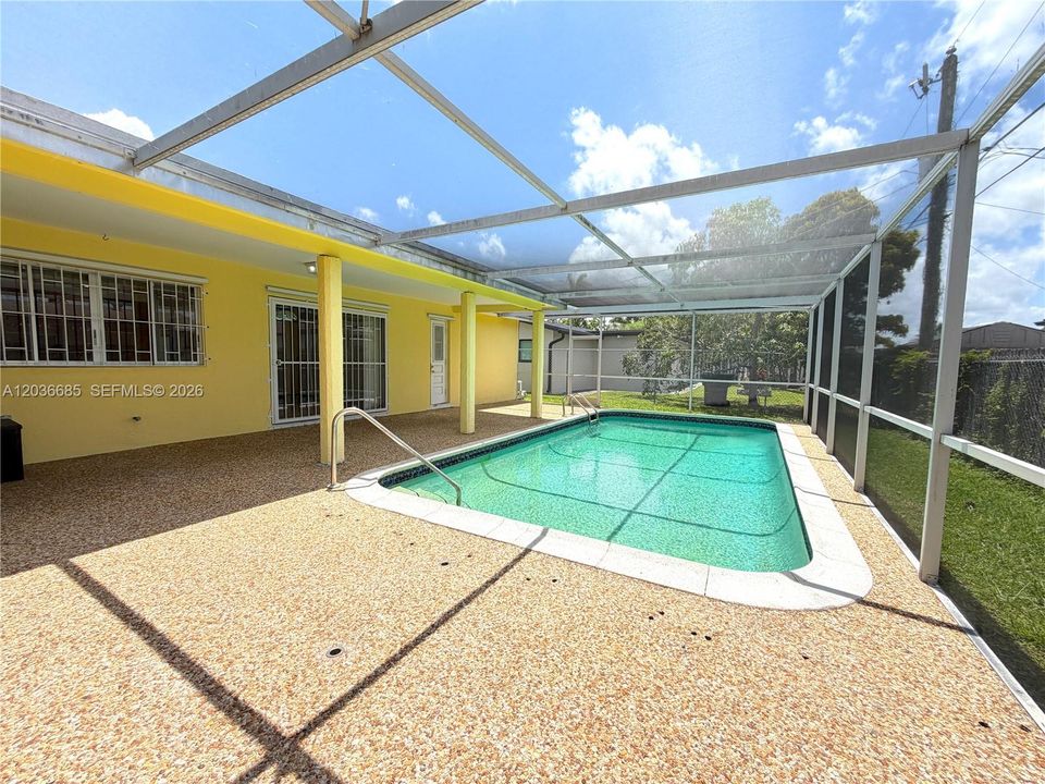 For Rent: $4,990 (4 beds, 2 baths, 1600 Square Feet)