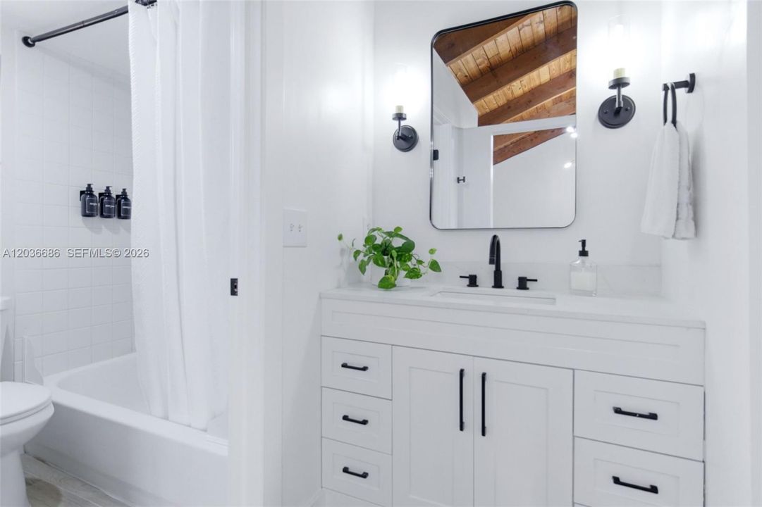 En Venta: $459,000 (2 camas, 2 baños, 1230 Pies cuadrados)