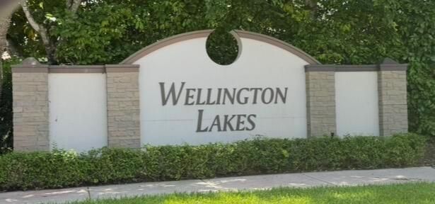 Wellington Lakes sign