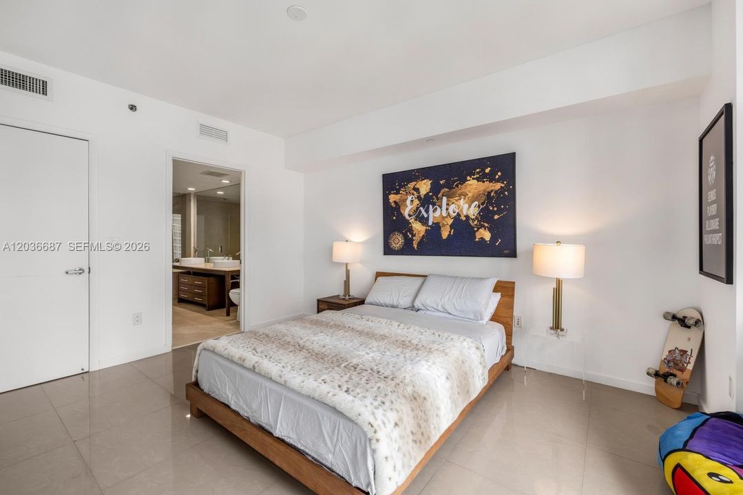 For Sale: $529,000 (1 beds, 1 baths, 798 Square Feet)