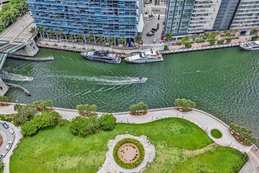 For Sale: $529,000 (1 beds, 1 baths, 798 Square Feet)