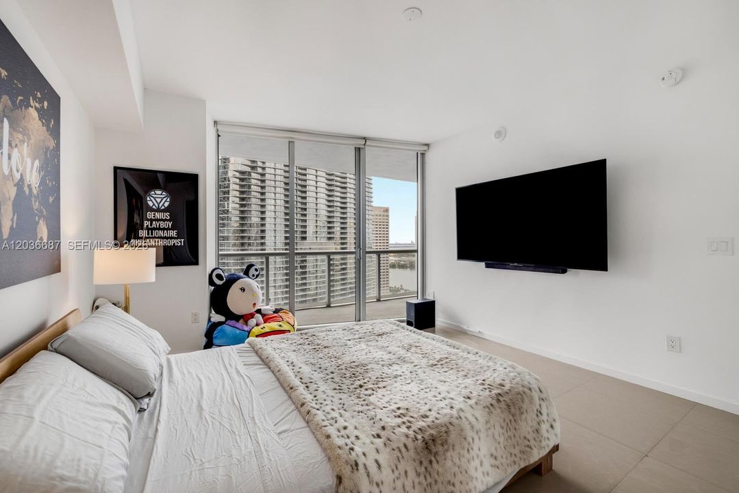 For Sale: $529,000 (1 beds, 1 baths, 798 Square Feet)