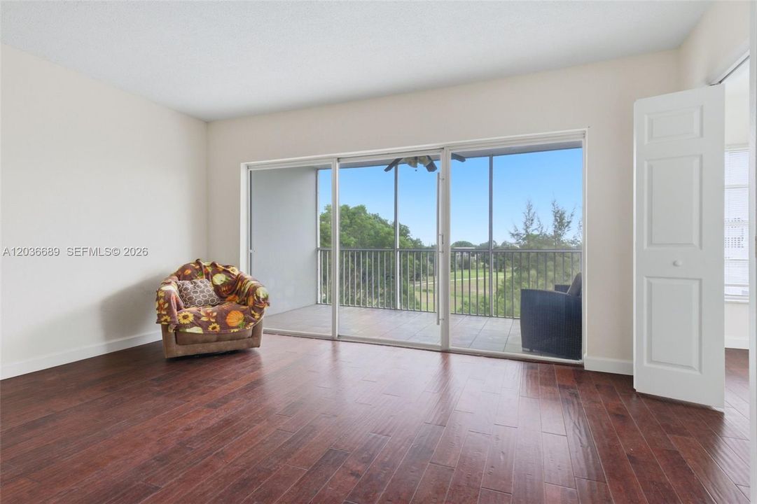 For Sale: $198,000 (3 beds, 2 baths, 1390 Square Feet)