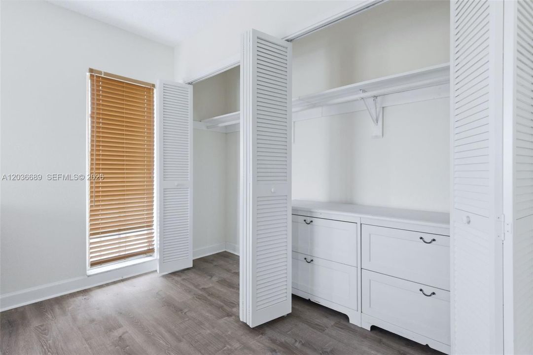 For Sale: $198,000 (3 beds, 2 baths, 1390 Square Feet)