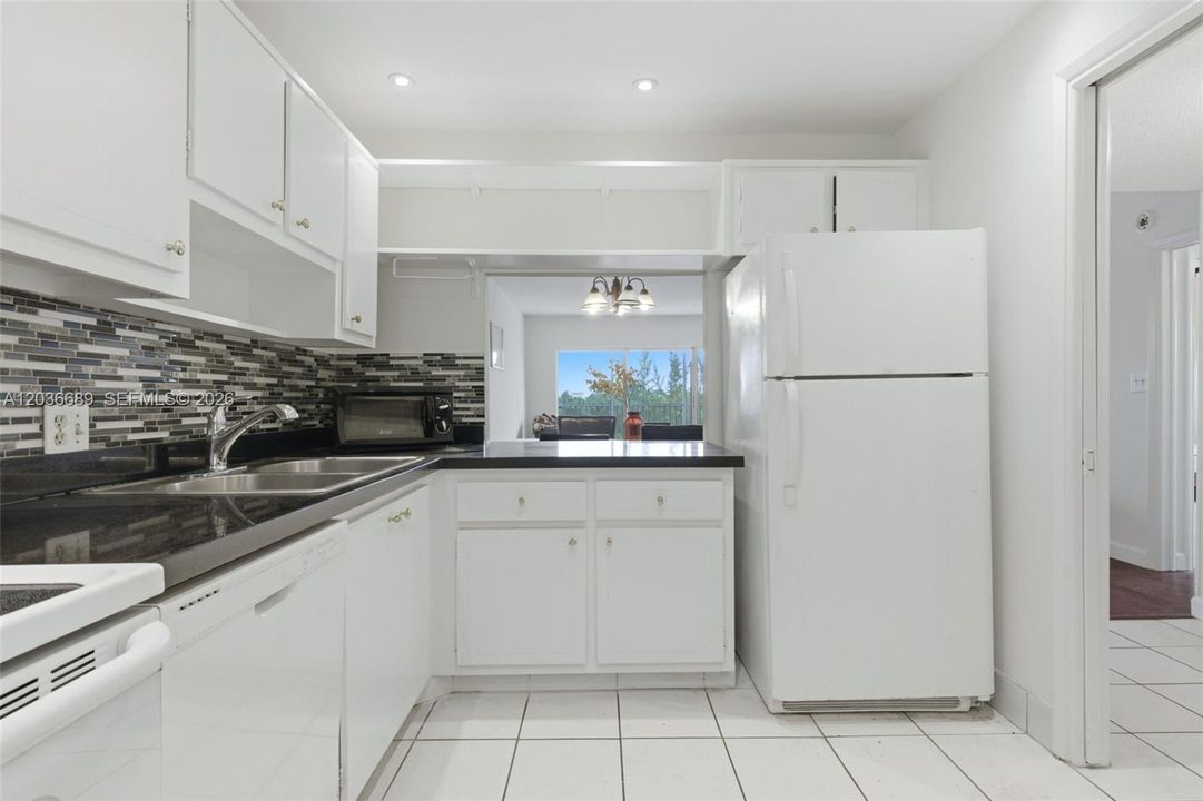 For Sale: $198,000 (3 beds, 2 baths, 1390 Square Feet)