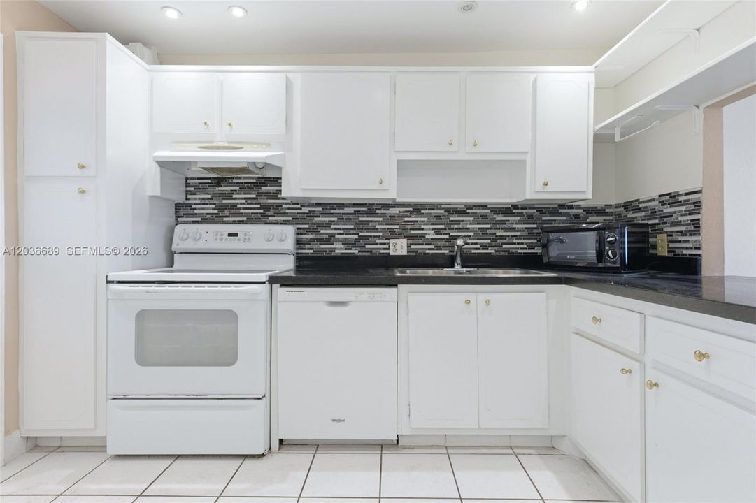 For Sale: $198,000 (3 beds, 2 baths, 1390 Square Feet)