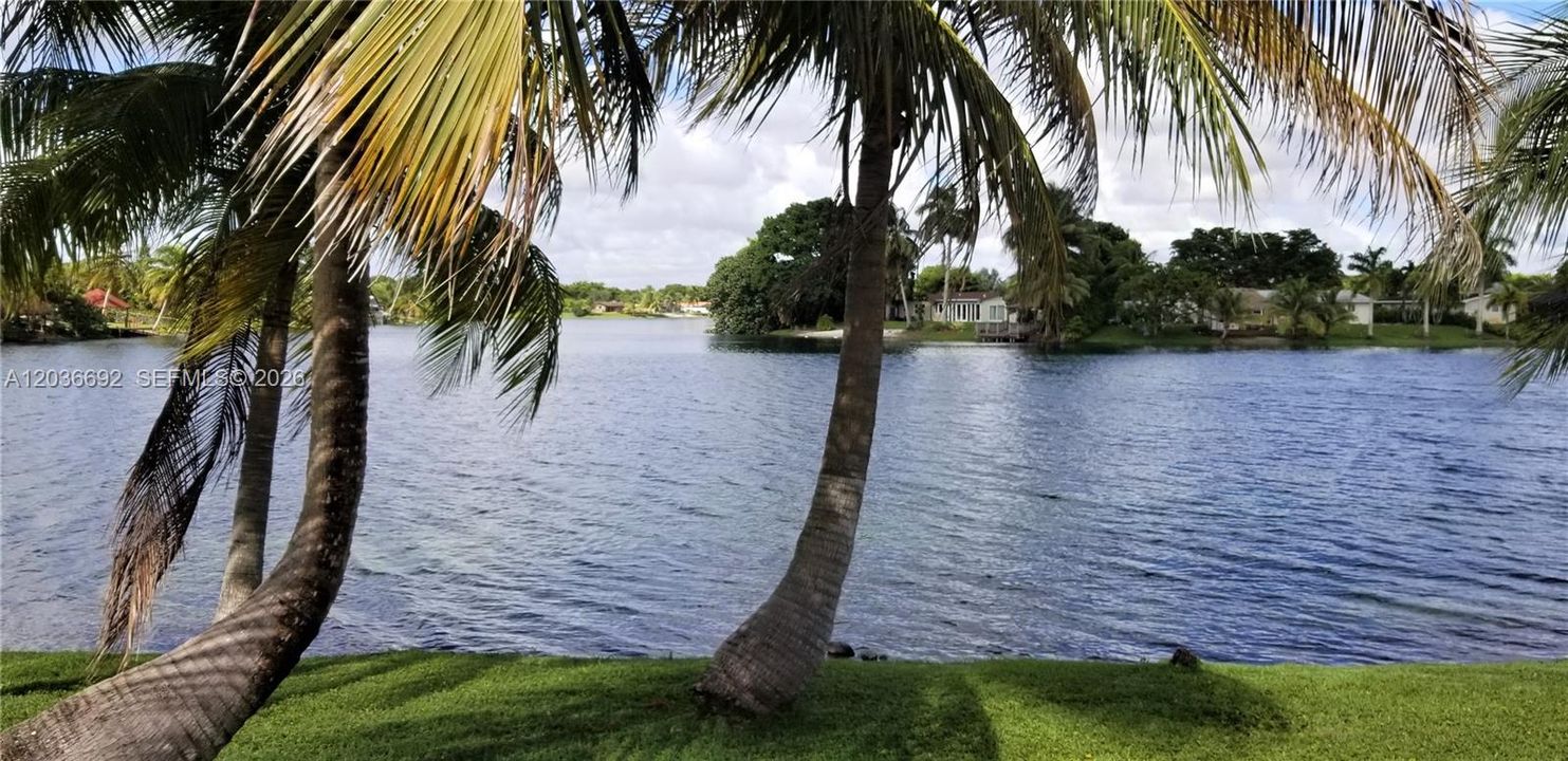 For Rent: $2,100 (2 beds, 2 baths, 906 Square Feet)