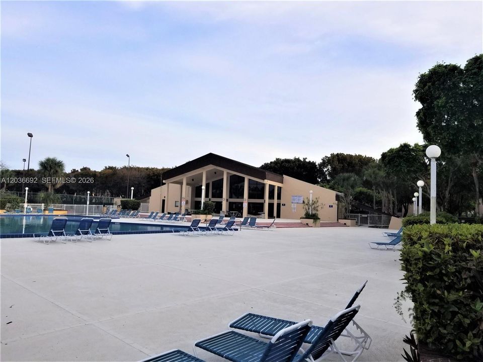 For Rent: $2,100 (2 beds, 2 baths, 906 Square Feet)