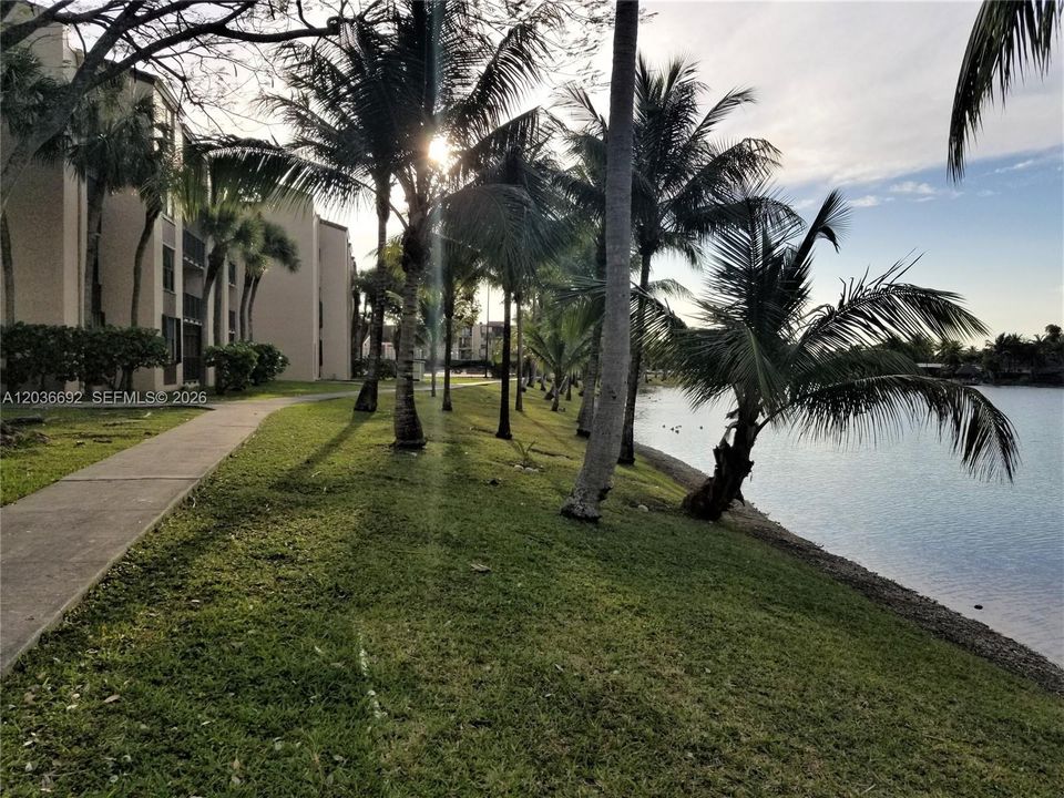 For Rent: $2,100 (2 beds, 2 baths, 906 Square Feet)