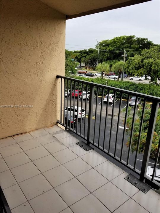 For Rent: $2,100 (2 beds, 2 baths, 906 Square Feet)