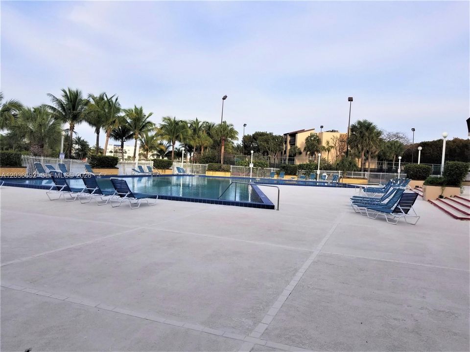 For Rent: $2,100 (2 beds, 2 baths, 906 Square Feet)