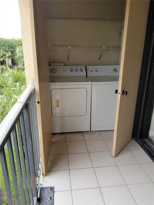 For Rent: $2,100 (2 beds, 2 baths, 906 Square Feet)
