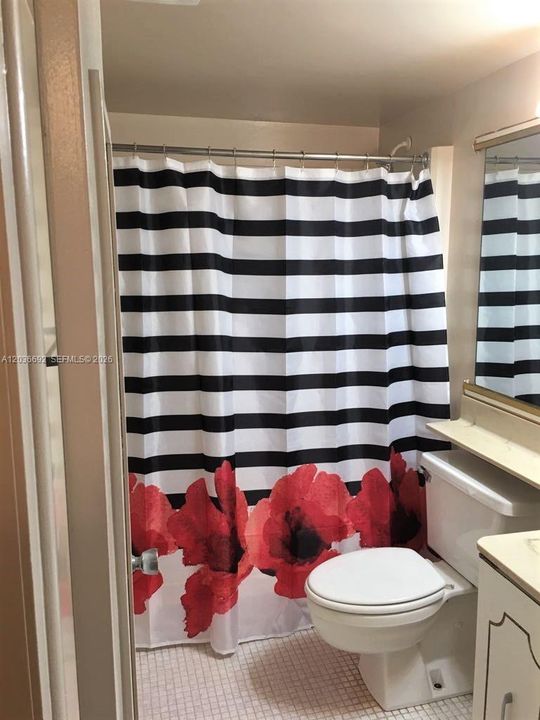 For Rent: $2,100 (2 beds, 2 baths, 906 Square Feet)