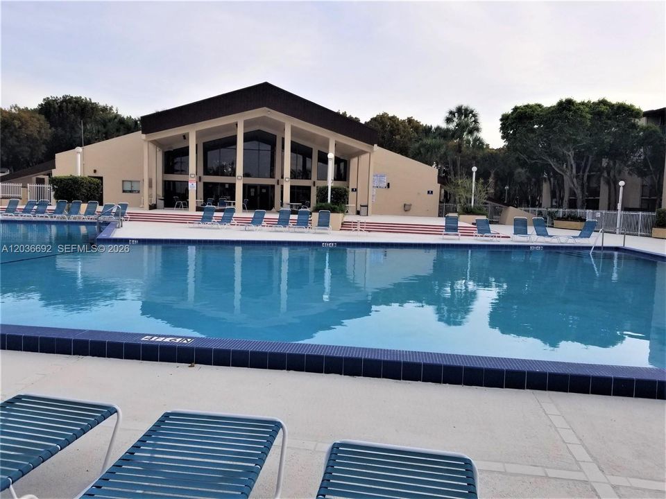 For Rent: $2,100 (2 beds, 2 baths, 906 Square Feet)
