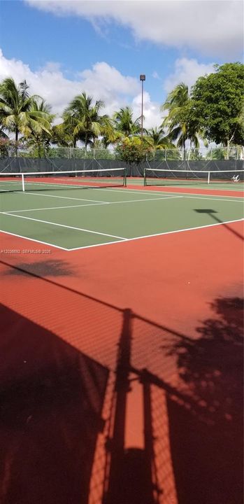 For Rent: $2,100 (2 beds, 2 baths, 906 Square Feet)