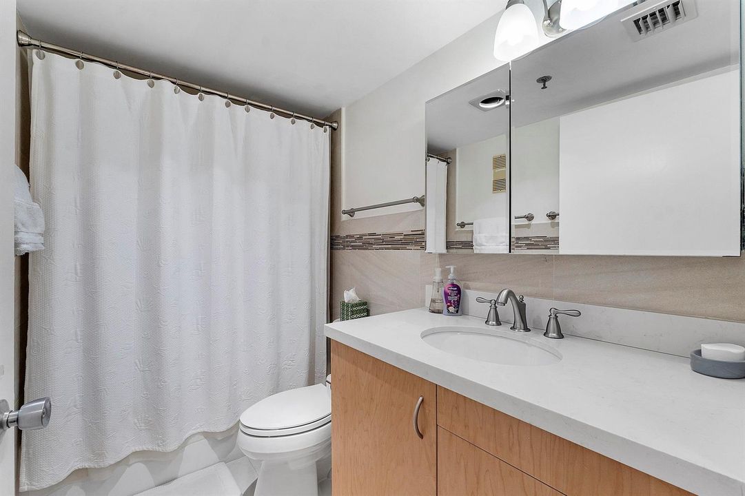 G308 Guest Bath 3 R