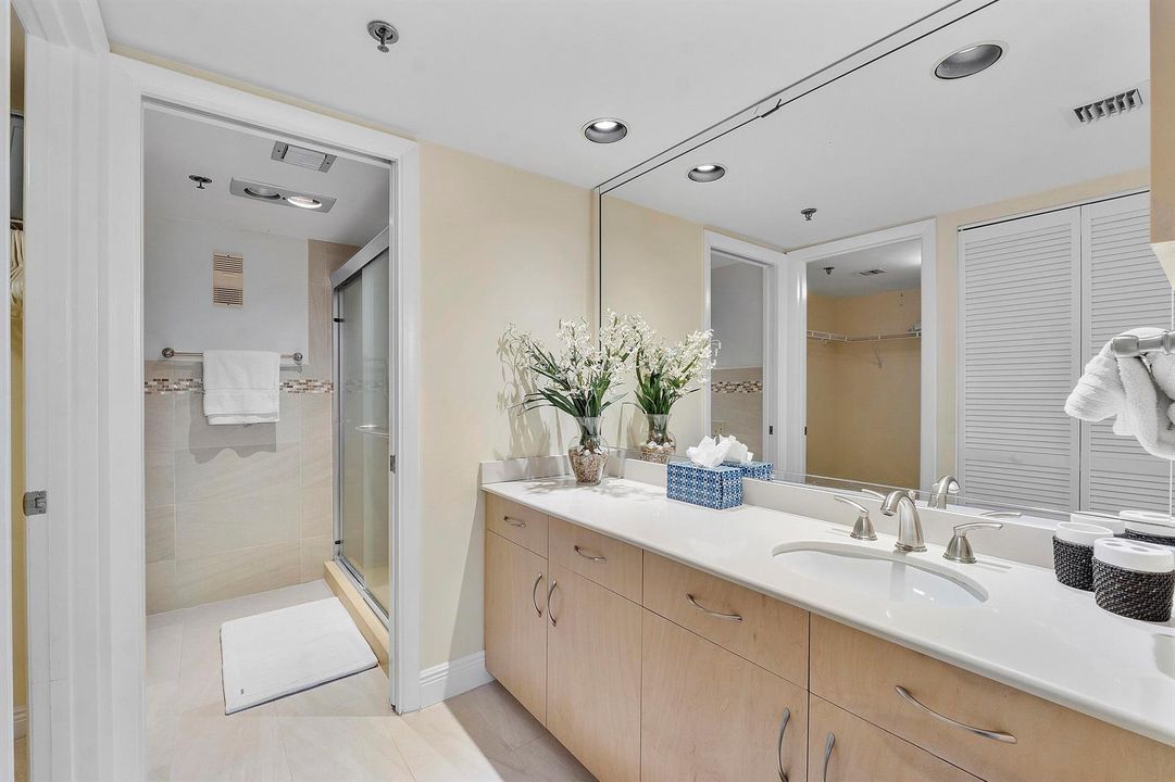 G308 Primary Bath R