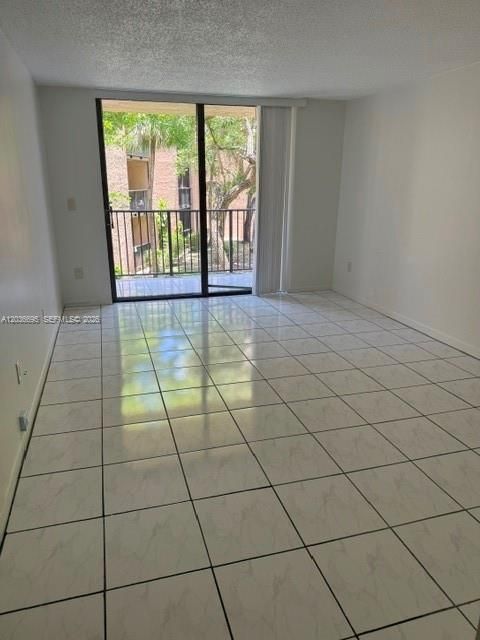 For Sale: $189,999 (1 beds, 1 baths, 614 Square Feet)