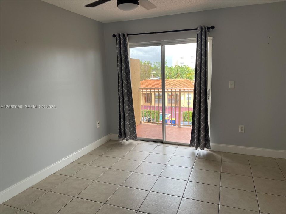 For Sale: $280,000 (2 beds, 2 baths, 824 Square Feet)