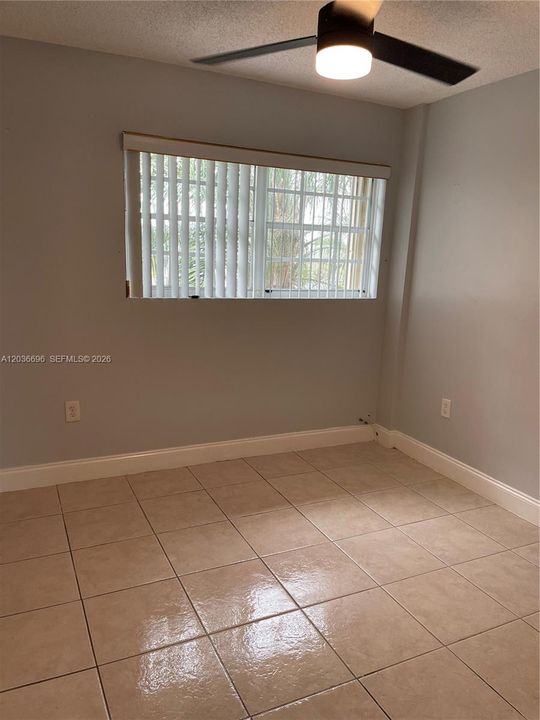For Sale: $280,000 (2 beds, 2 baths, 824 Square Feet)