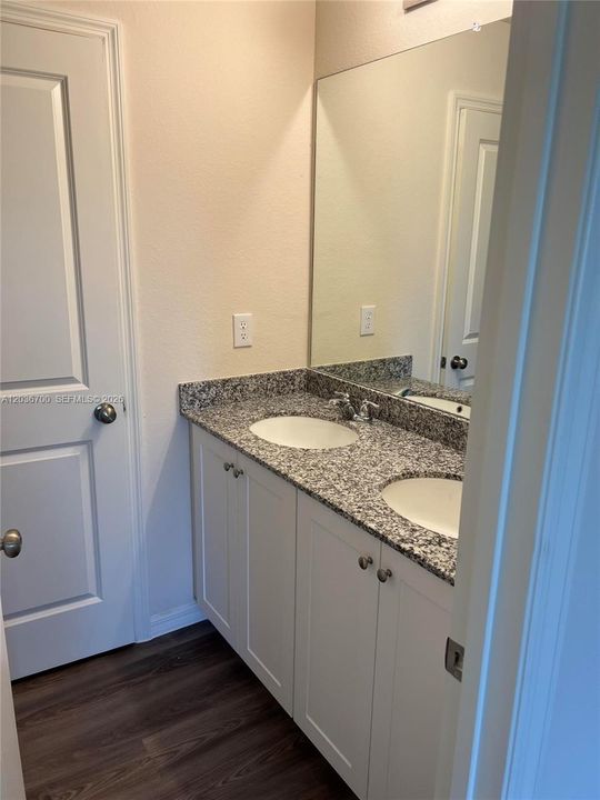 For Sale: $245,000 (3 beds, 2 baths, 1468 Square Feet)